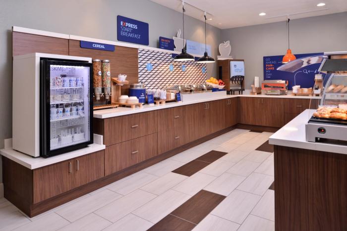holiday inn express hotel and suites elgin by ihg