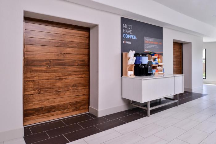 holiday inn express hotel and suites elgin by ihg