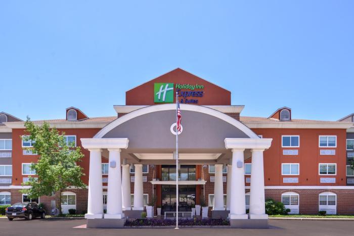 holiday inn express hotel and suites elgin by ihg