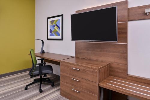 holiday inn express hotel and suites elgin by ihg