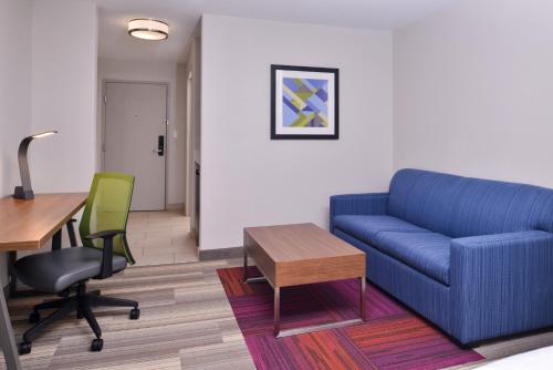 holiday inn express hotel and suites elgin by ihg