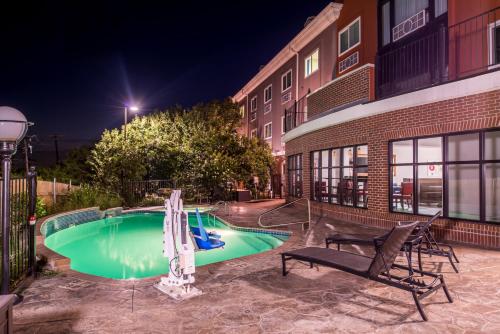 holiday inn express hotel and suites elgin by ihg