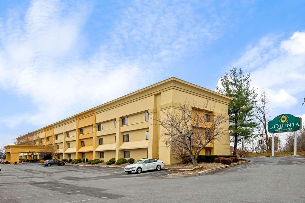 La Quinta Inn & Suites By Wyndham Harrisburg Airport Hershey