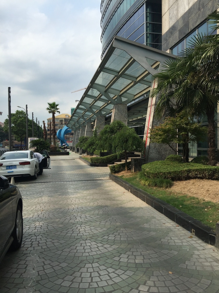 novotel shanghai atlantis