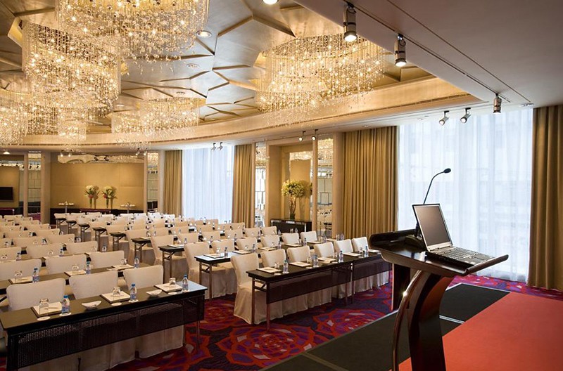 renaissance shanghai yu garden hotel on the bund