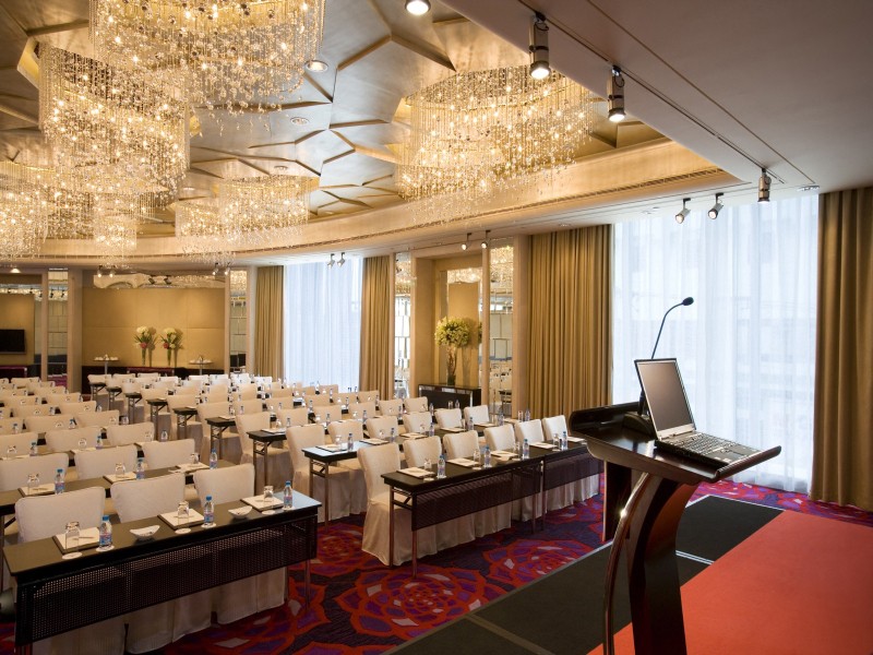 renaissance shanghai yu garden hotel on the bund