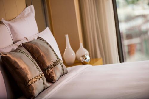 renaissance shanghai yu garden hotel on the bund