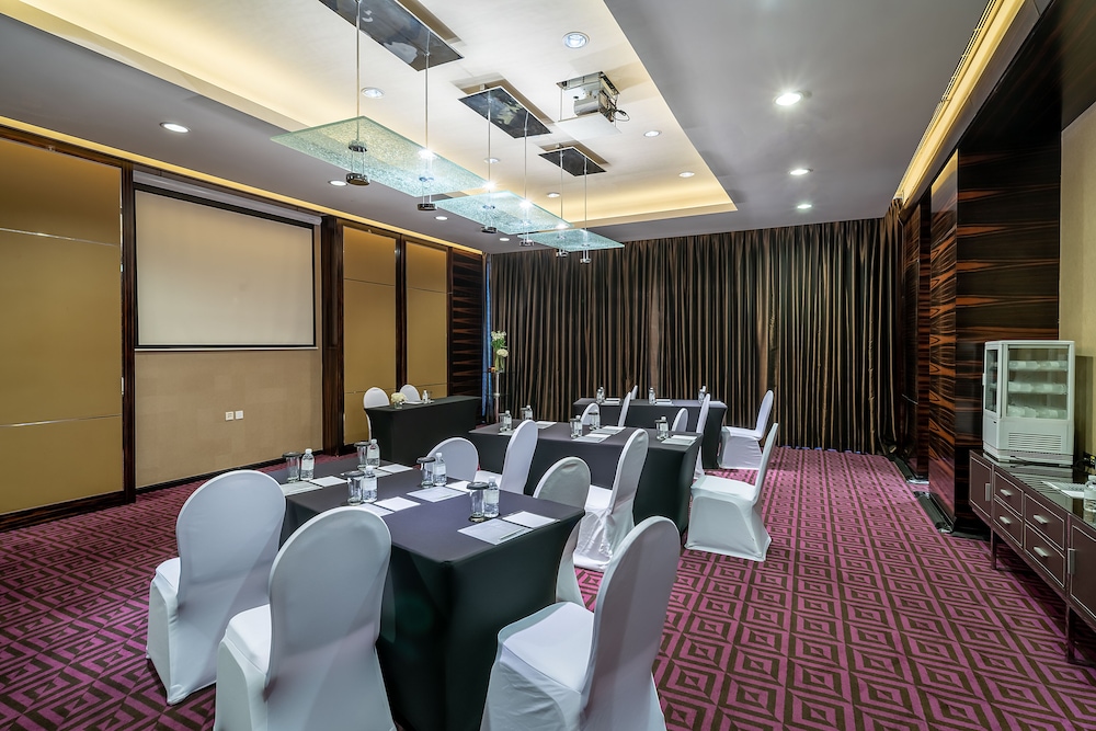 renaissance shanghai yu garden hotel on the bund