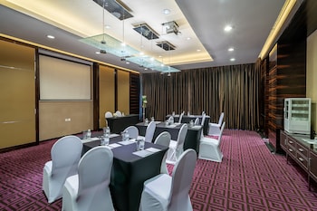 renaissance shanghai yu garden hotel on the bund