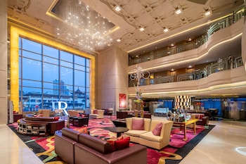 renaissance shanghai yu garden hotel on the bund