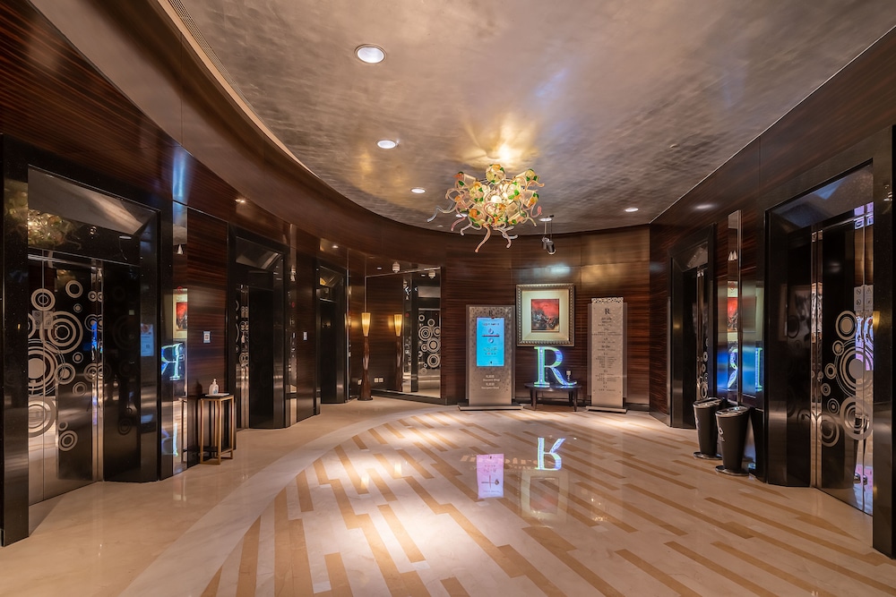renaissance shanghai yu garden hotel on the bund