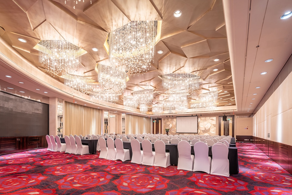 renaissance shanghai yu garden hotel on the bund