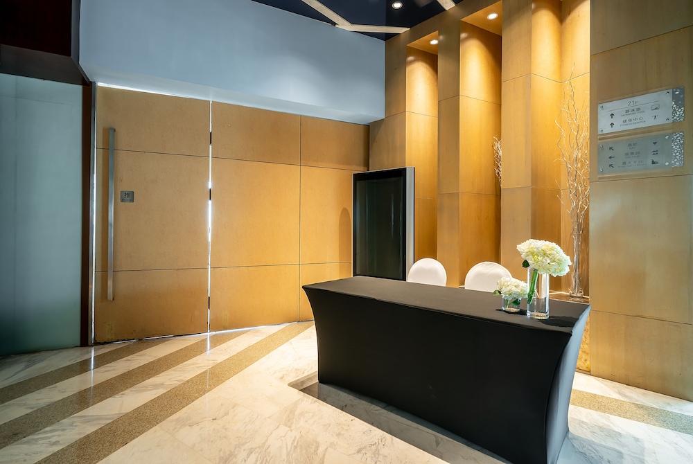 renaissance shanghai yu garden hotel on the bund