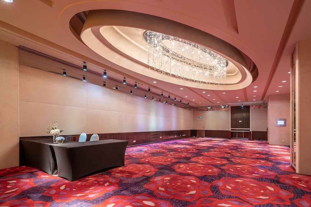 renaissance shanghai yu garden hotel on the bund