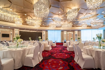 renaissance shanghai yu garden hotel on the bund