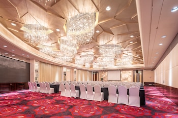 renaissance shanghai yu garden hotel on the bund