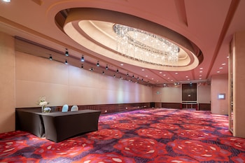 renaissance shanghai yu garden hotel on the bund