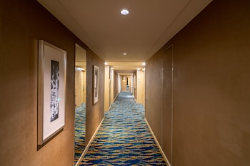 renaissance shanghai yu garden hotel on the bund