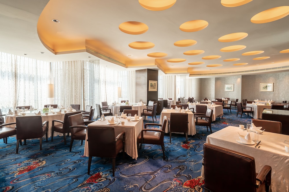 renaissance shanghai yu garden hotel on the bund