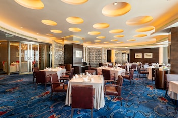 renaissance shanghai yu garden hotel on the bund