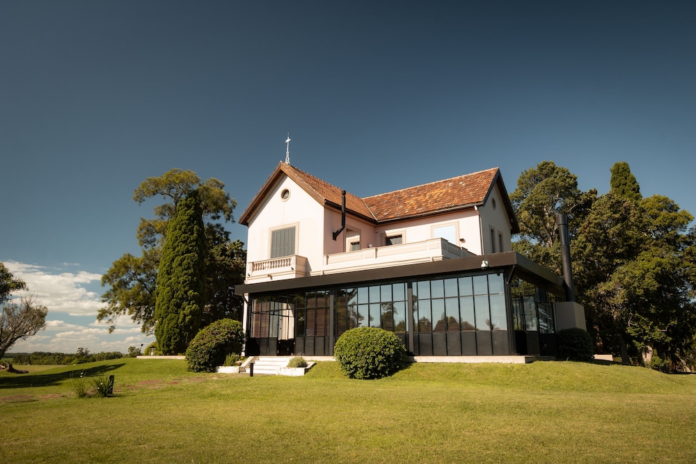 las liebres restaurant and hotel