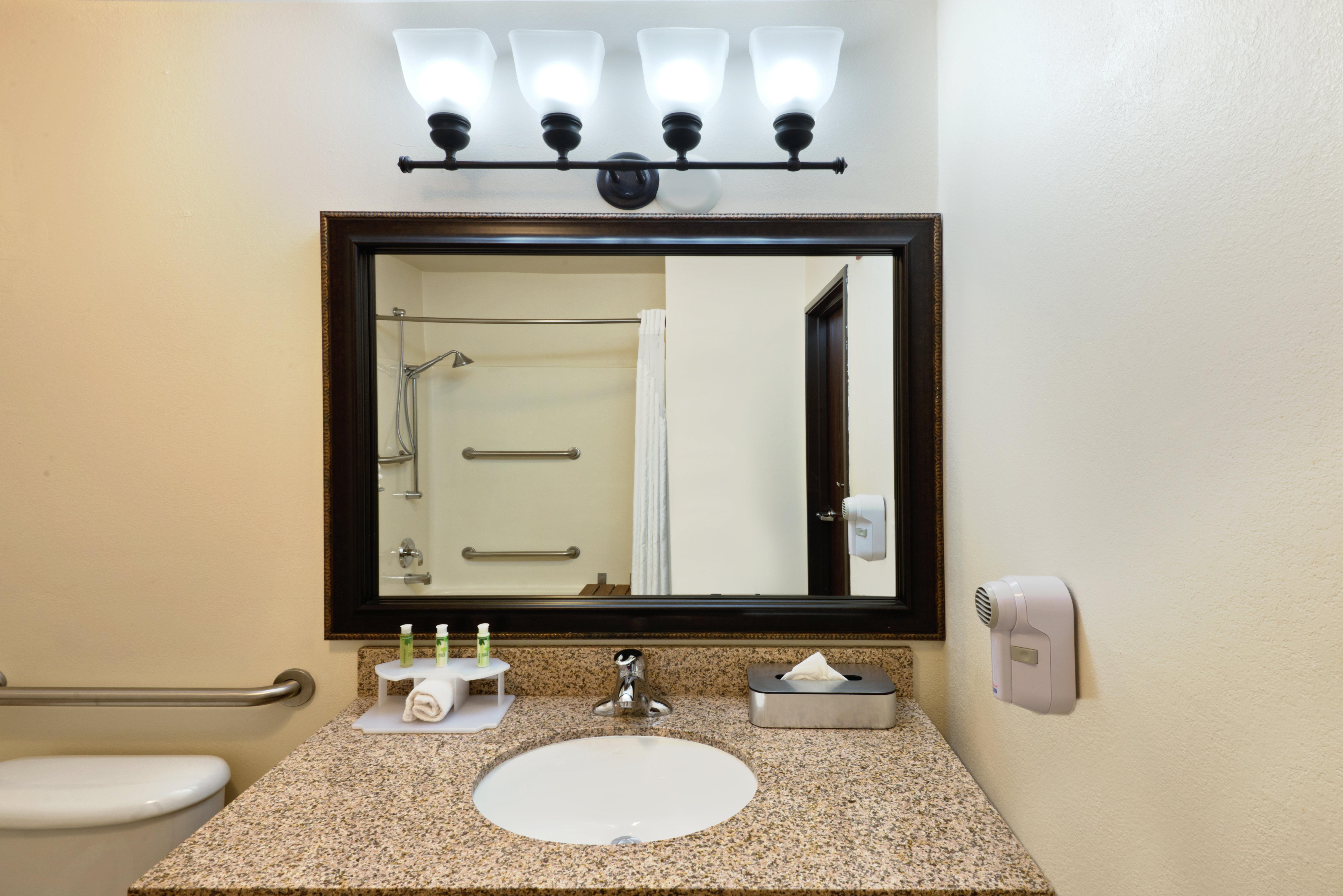 holiday inn express show low by ihg