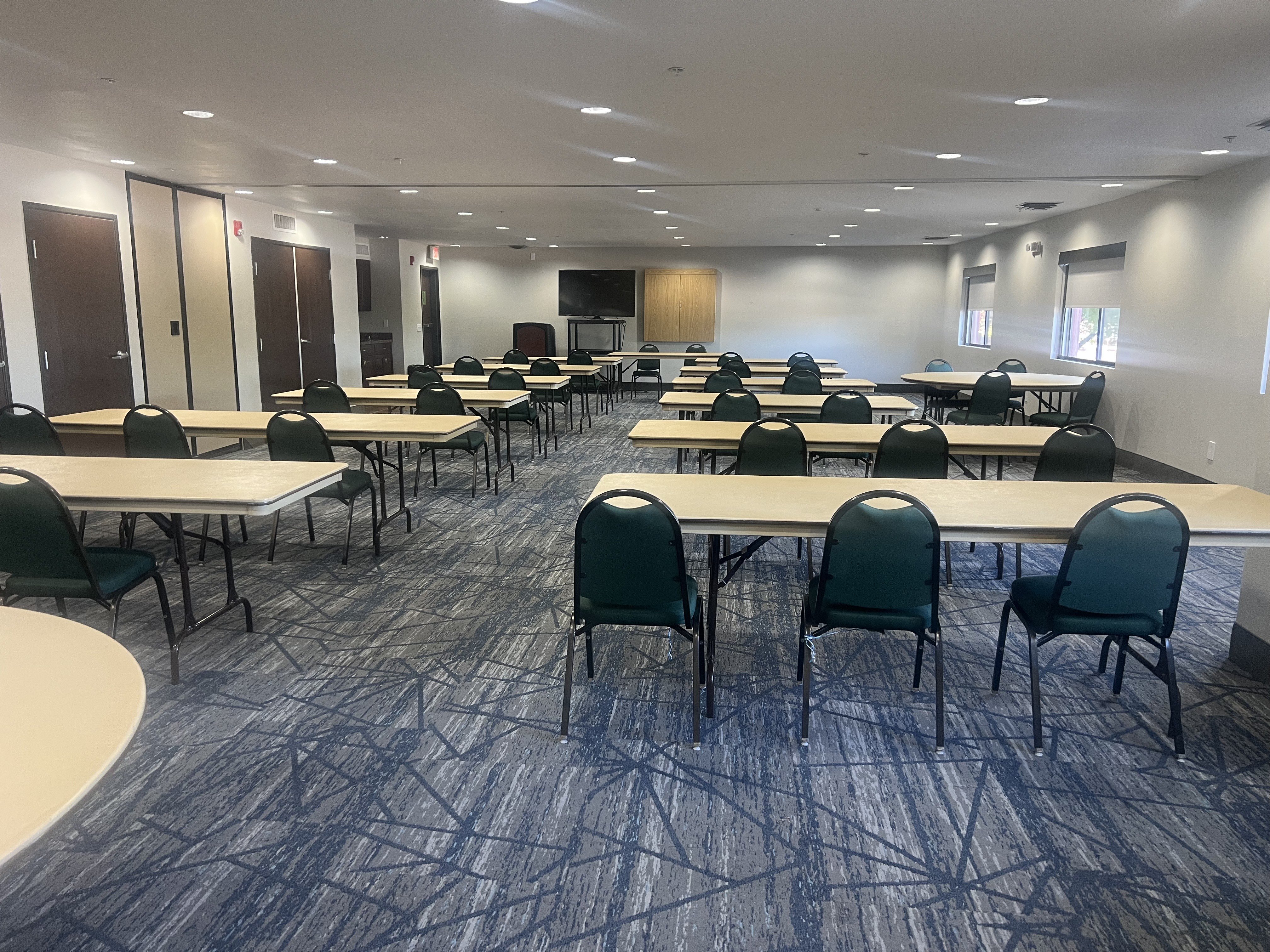 holiday inn express show low by ihg