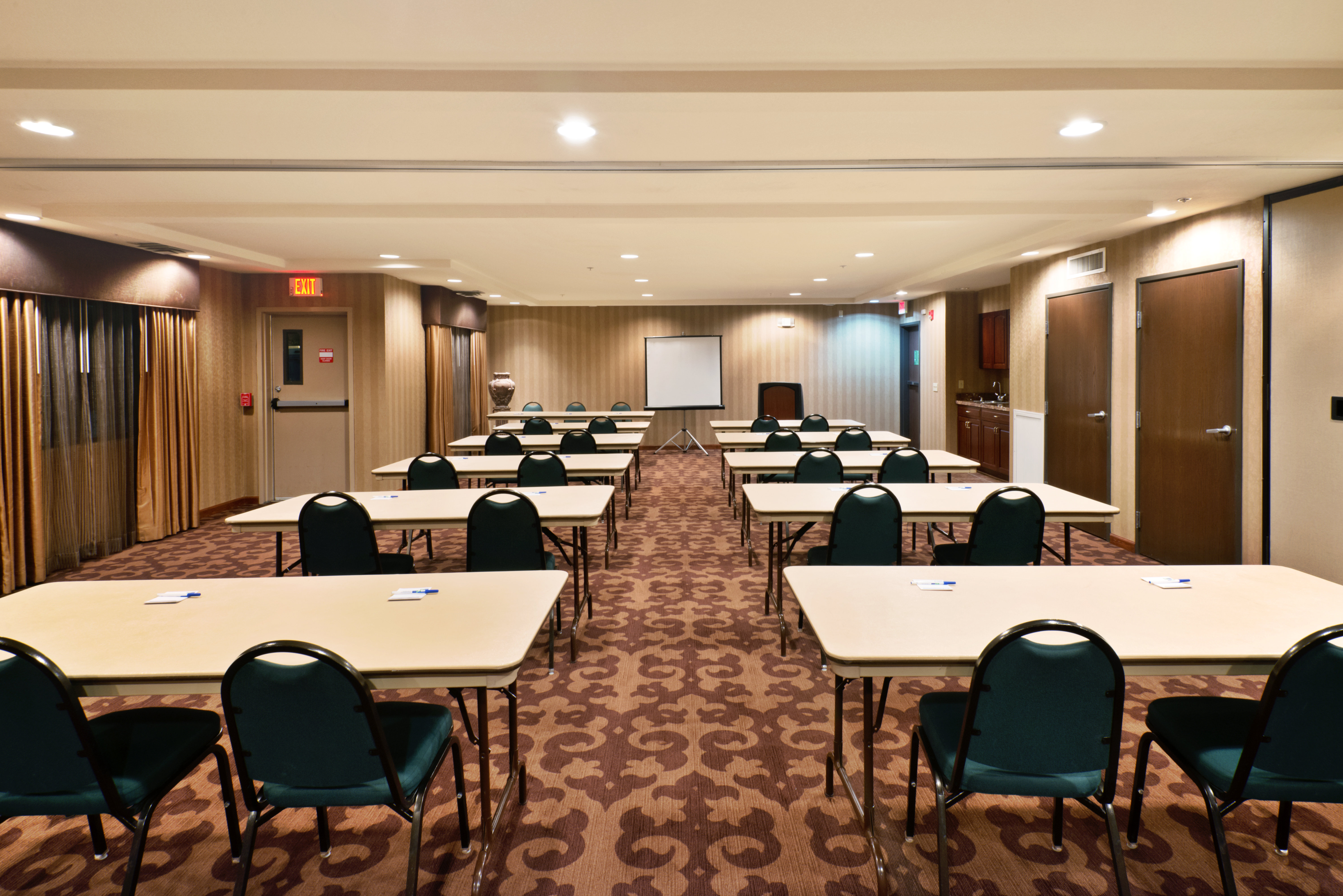 holiday inn express show low by ihg