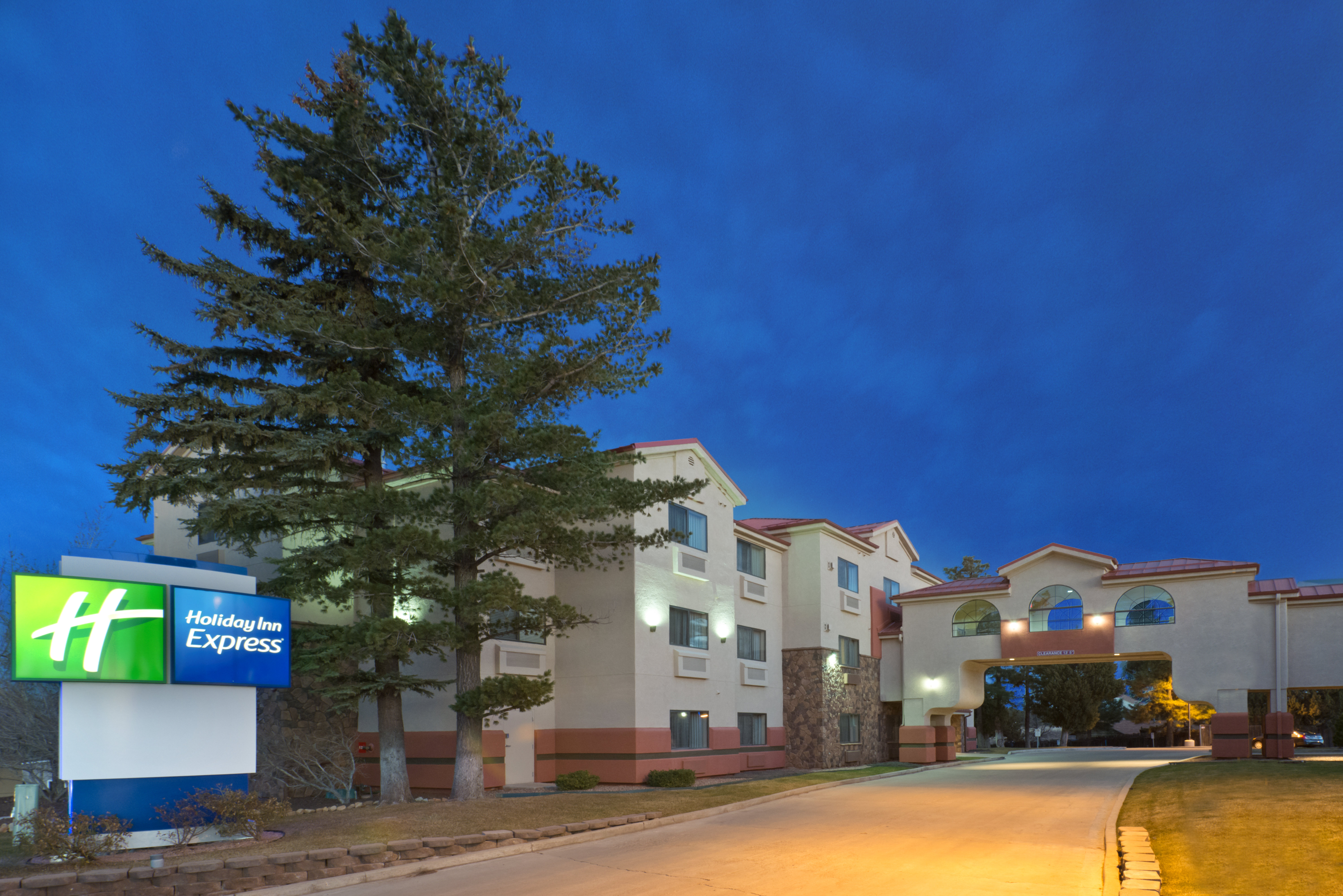 holiday inn express show low by ihg