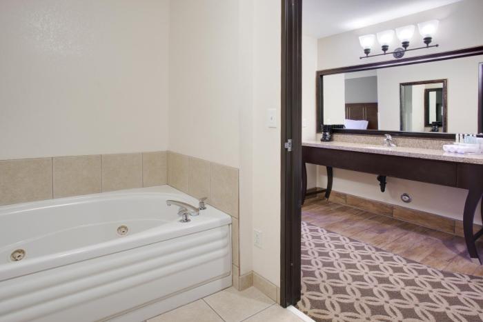holiday inn express show low by ihg