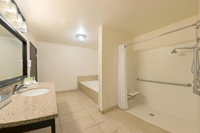 holiday inn express show low by ihg
