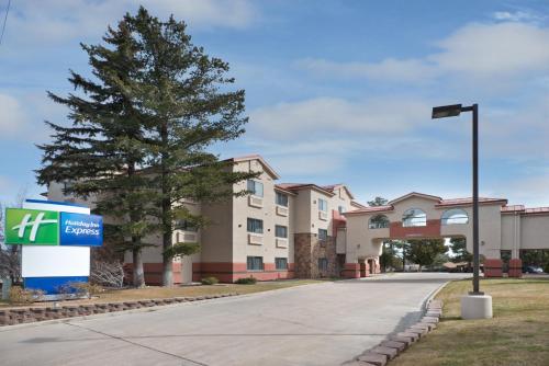 holiday inn express show low by ihg