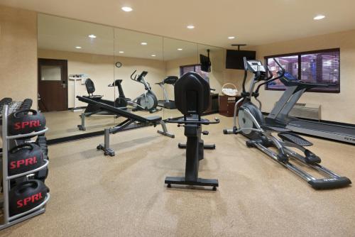 holiday inn express show low by ihg
