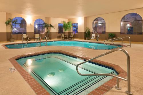 holiday inn express show low by ihg