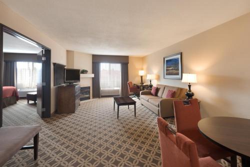 holiday inn express show low by ihg