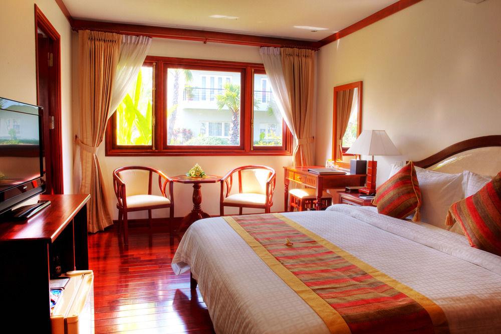 paradise angkor villa