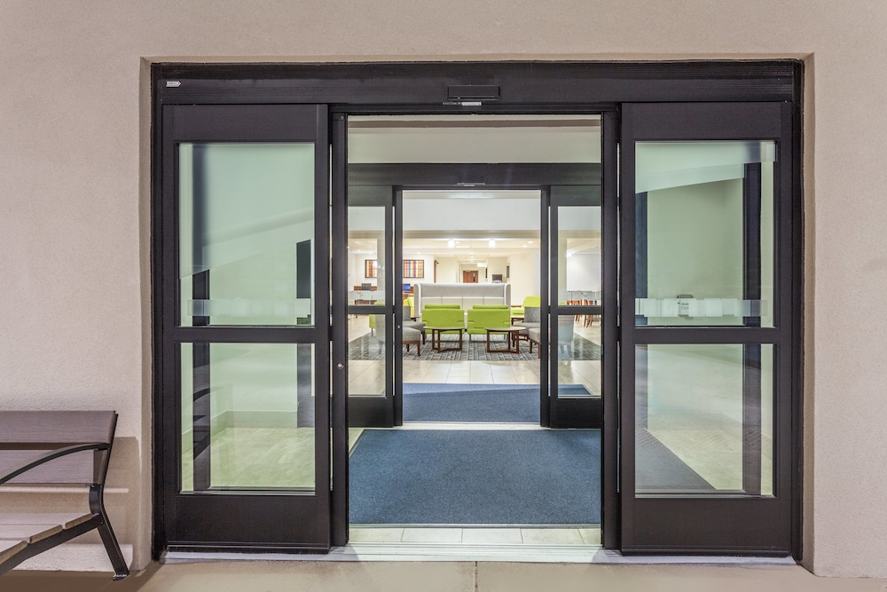 holiday inn express suites augusta west ft gordon