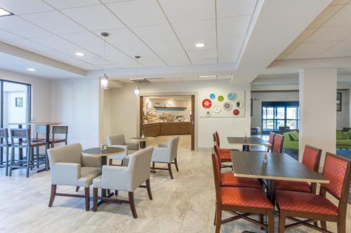 holiday inn express suites augusta west ft gordon