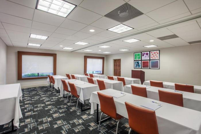 holiday inn express suites augusta west ft gordon