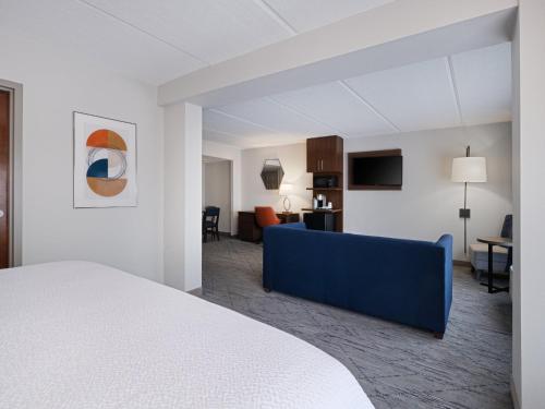 holiday inn express suites augusta west ft gordon