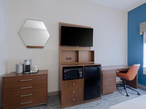 holiday inn express suites augusta west ft gordon
