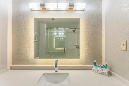 holiday inn express suites augusta west ft gordon