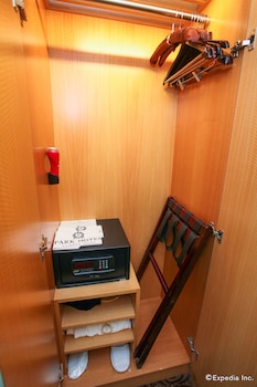 the robertson house by the crest collection