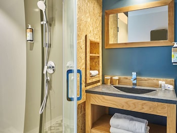 ibis budget paris porte de la chapelle arena