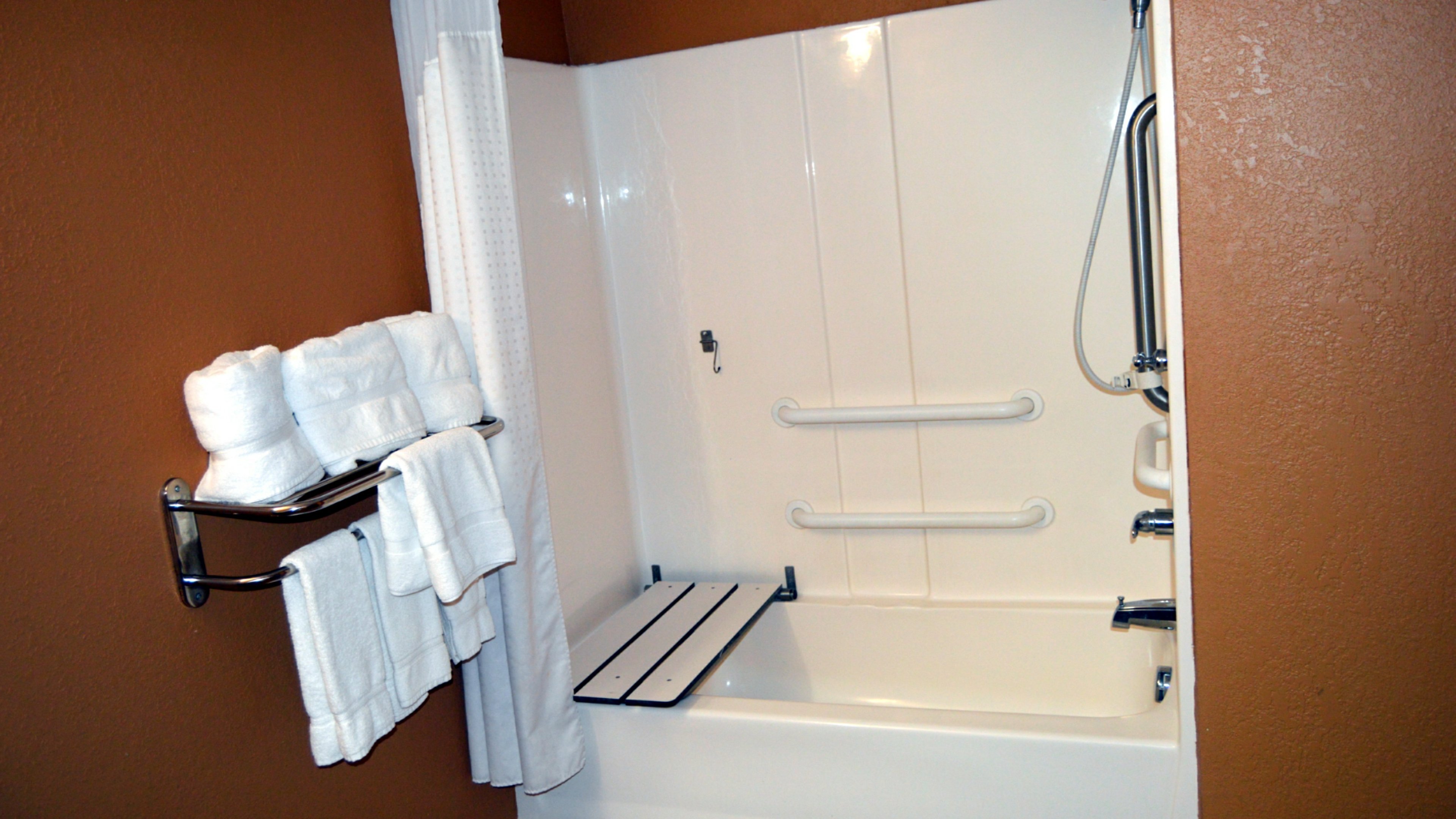 holiday inn express hotel and suites suffolk by ihg