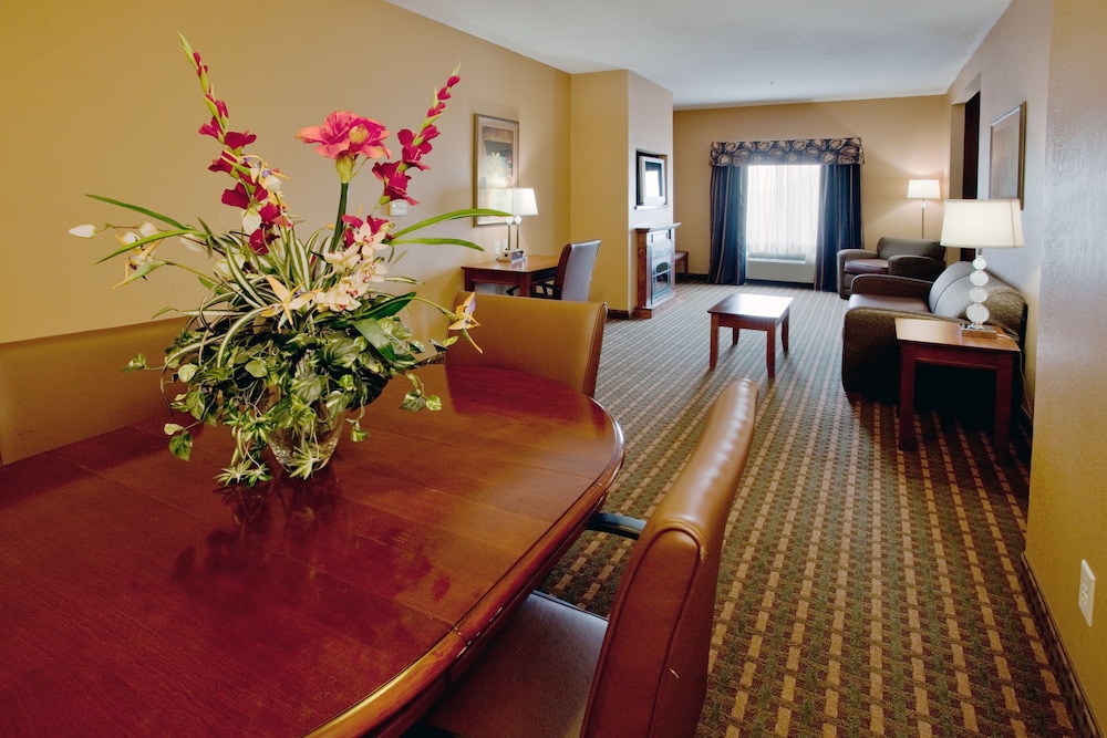holiday inn express hotel and suites suffolk by ihg