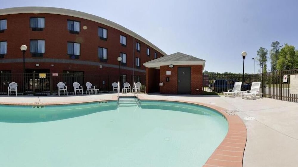 holiday inn express hotel and suites suffolk by ihg