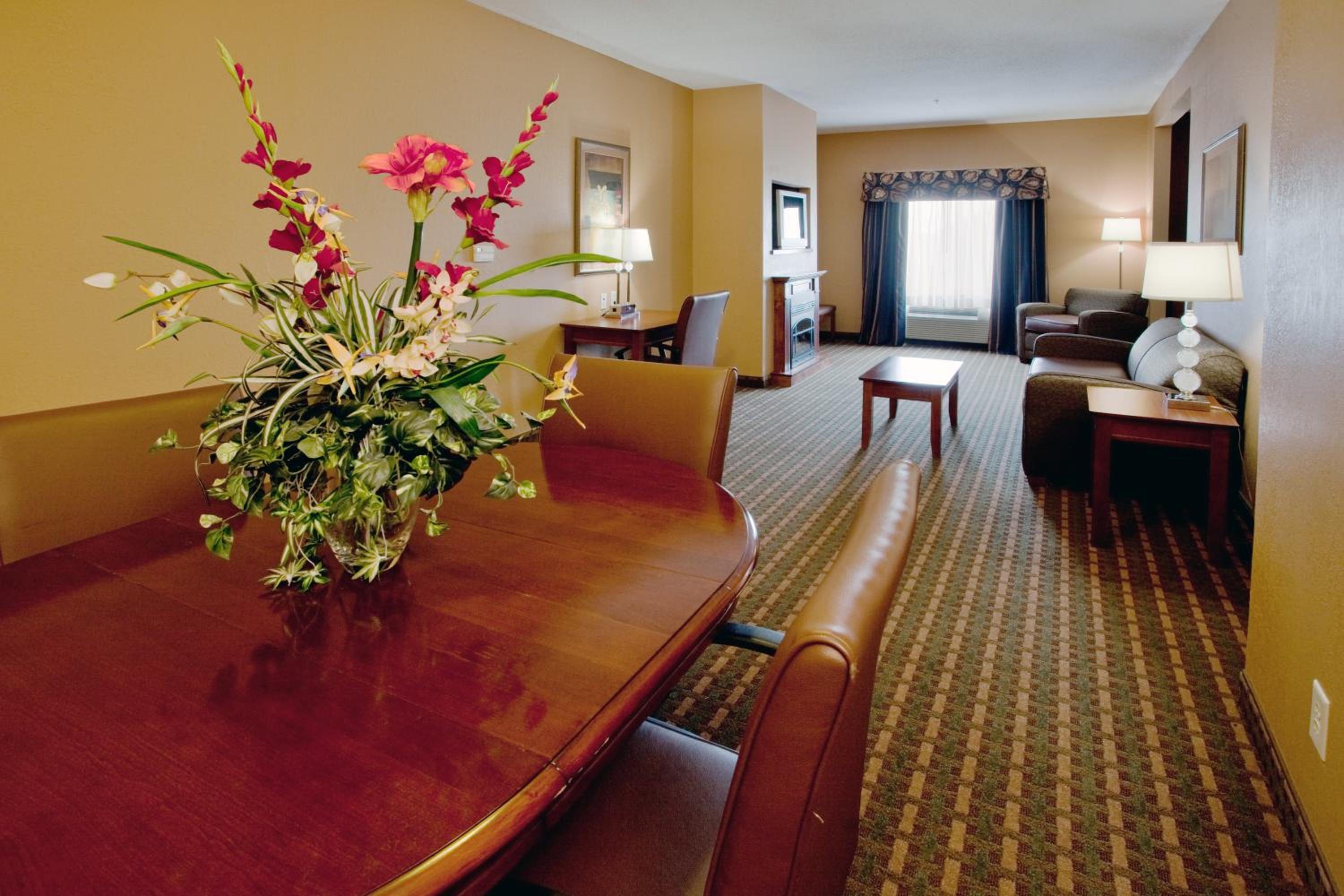 holiday inn express hotel and suites suffolk by ihg