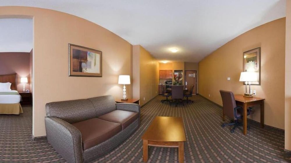 holiday inn express hotel and suites suffolk by ihg