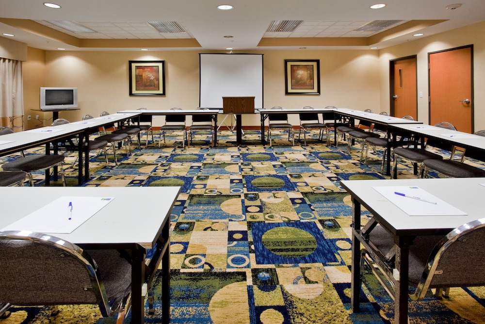 holiday inn express hotel and suites suffolk by ihg